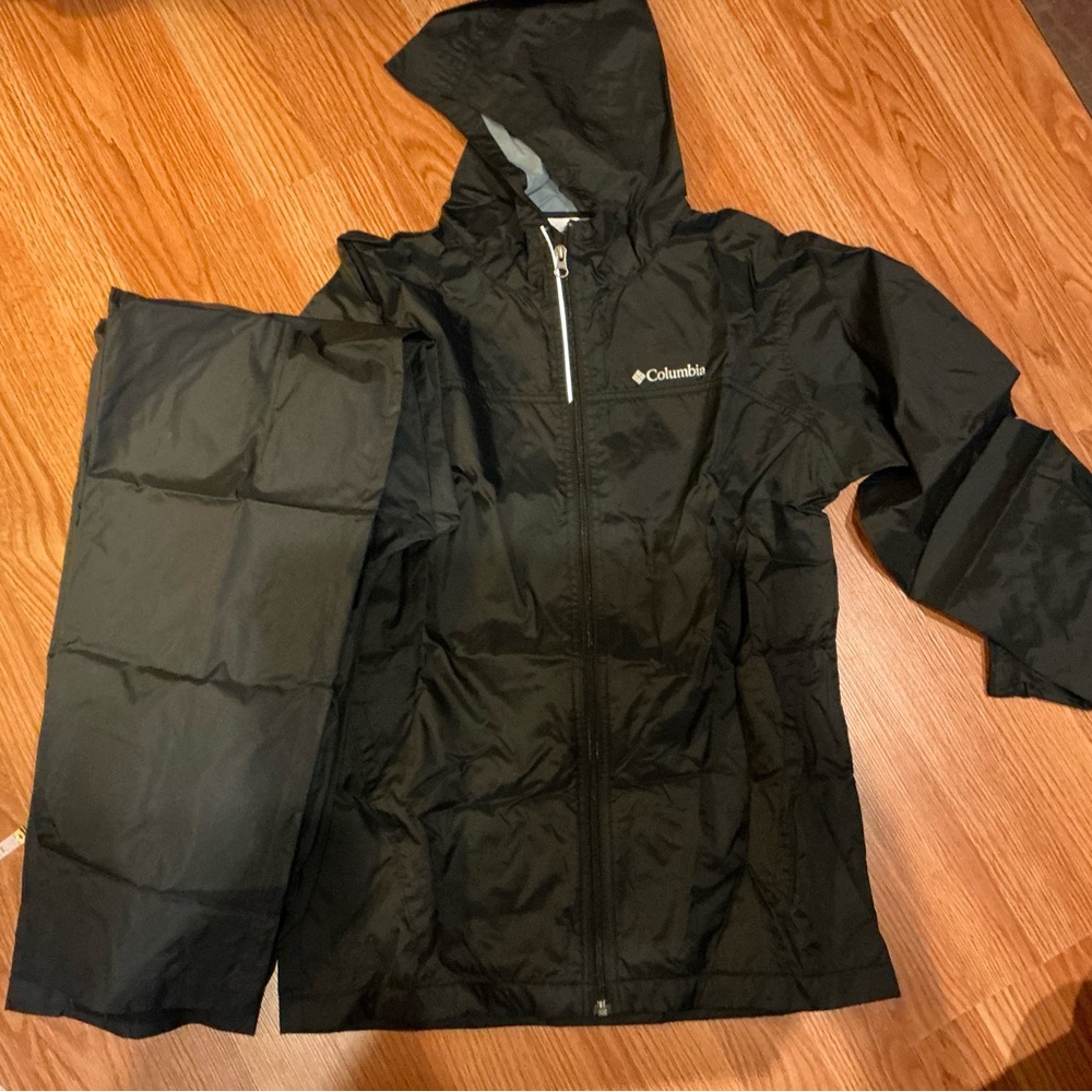 Columbia Black Outdoor Rain Jacket suit.
